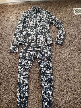 New Lululemon Spring Bloom Define Jacket size 8 Leggings Size 6 Outfit Women’s